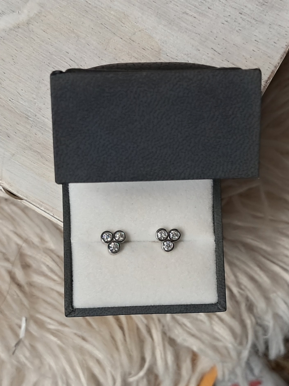 Elegant D-Color VVS Moissanite 3-Stone Cluster Stud Earrings NWT